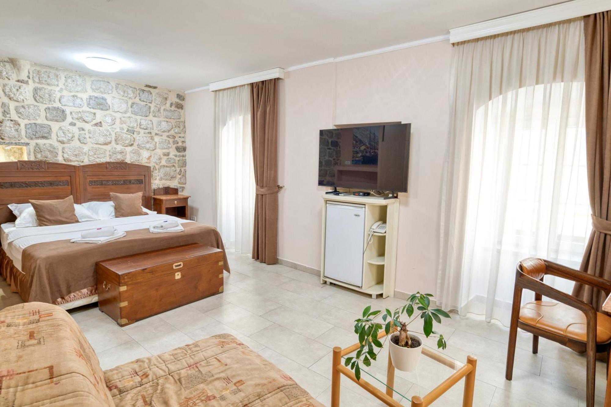 Hotel Rendez Vous Котор Экстерьер фото